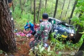 Mobil masuk ke jurang, satu prajurit TNI gugur , enam luka-luka