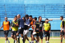 Imanuel Wanggai cidera saat Persipura Jayapura latihan di  Mandala