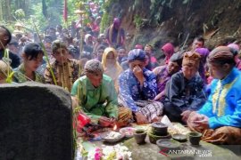 Tradisi Sungkem Tlompak teguhkan kerukunan warga Gunung Merbabu