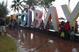 Ribuan warga Tanjungpinang nikmati pantai di Bintan