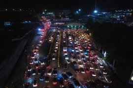 Gerbang tol Bakauheni Selatan padat merayap