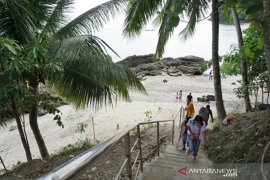 Wisata Pantai Enu Donggala Page 1 Small