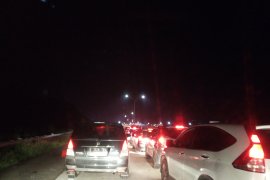 Gerbang tol Bakauheni Selatan padat