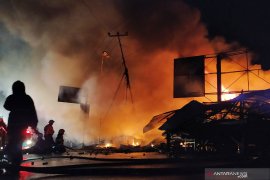 Kebakaran di Pasar Ujung Berung hanguskan 62 kios