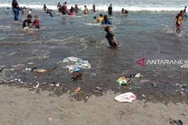ProBumi prihatin ulah wisatawan tidak jaga kebersihan Pantai Sukabumi