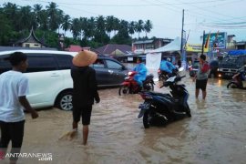 Banjir dan longsor terjang Padang Pariaman satu tewas