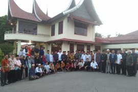 Sijunjung berangkatkan 35 qori dan qoriah ikuti MTQ provinsi
