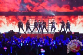 Super Junior buka konser di Indonesia dengan judul "Black Suit"