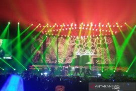 Rossa tampil sebagai tamu spesial di Super junior bawakan lagu 'Tegar'