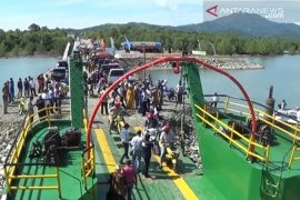 Lapsus : Buka daerah terisolasi melalui "tol Laut"