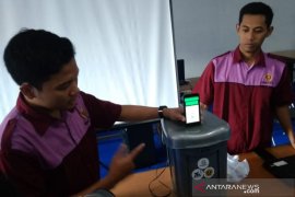 Mahasiswa Kudus ciptakan tempat sampah berbasis internet