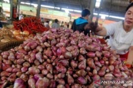 Harga cabai dan bawang di Pangkalpinang bertahan tinggi