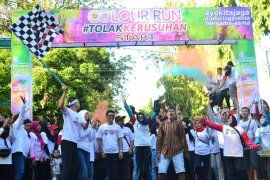 Warga Kota Probolinggo deklarasi tolak kerusuhan dalam "Colour Run"