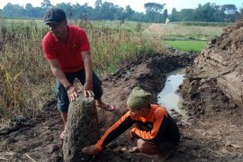 Warga Kediri temukan bangunan diduga struktur candi