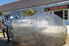 TNI AU sita balon udara liar jatuh di zona militer