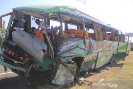 Kecelakaan beruntun tol Cipali