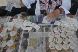 Tes urine siswa baru di SMK Negeri 8 Palembang Page 1 Small