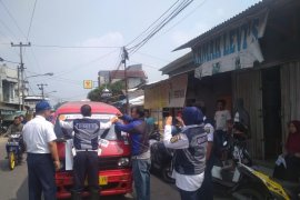 Angkot Sukabumi dirazia dari stiker berbau pornografi