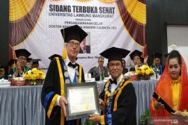 Nico Roozen raih gelar doktor HC pertama dari ULM
