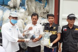 Kontainer limbah keluarkan aroma busuk