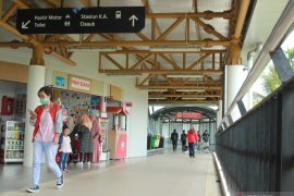 Menhub nilai Stasiun KA Cisauk contoh integrasi moda transportasi yang baik