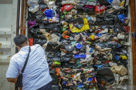 Dilema penerapan kebijakan cukai  plastik