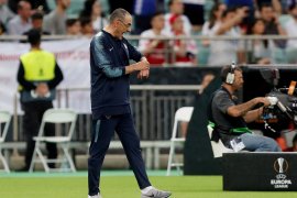 Maurizio Sarri terserang radang paru-paru