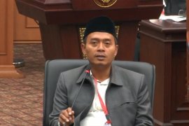 Sidang MK, kuasa hukum 02 minta saksi 01 dikawal saat salat  Jumat