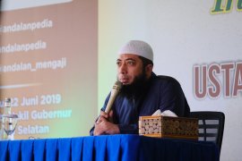 Hukum kemarin, KPK soal Khalid Basalamah hingga sita senjata api