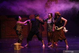 Pementasan ludruk Suminten Edan