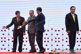 INDONESIA MALAYSIA THAILAND GROWTH TRIANGLE SUMMIT Page 1 Small
