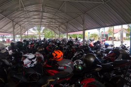 Puluhan wisatawan tertahan di Pelabuhan Ulee-Lheue Banda Aceh