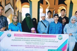 Tingkatkan kemampuan berbahasa Inggris remaja,UnHar Medan manfaatkan Scrabble