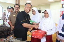BAZ Pertamina bantu peralatan sekolah 300 siswa