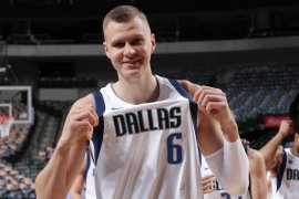 Dallas Mavericks sodorkan kontrak maksimal untuk Porzingis