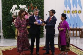 Presiden Argentina dapat bola "made in"  Majalengka