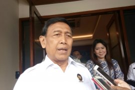 Wiranto: tidak ada izin demo di sekitar MK, polisi berhak membubarkan