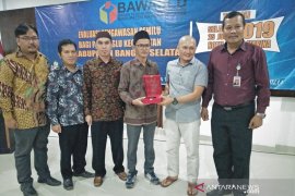 Pokja Jurnalis Basel raih penghargaan dari Bawaslu