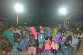 FPI-FKPPI Langkat bagikan ribuan buku tulis