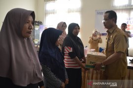 Bank Muamalat-DWP salurkan dana zakat pangan di Kabupaten Bone Bolango