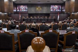 Sidang pembacaan putusan sengketa pilpres dibuka oleh Ketua Mahkamah Konstitusi