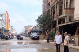 Tinjau proses perbaikan ruas jalan, Wabup : Paling tidak bisa menghilangkan kegelisahan masyarakat