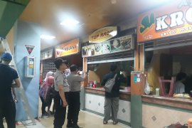 Foodcourt ITC Depok terbakar akibat tabung gas bocor