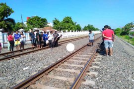 Seorang kakek tewas tertabrak kereta di Cirebon