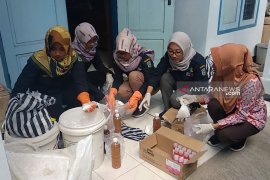 KLB hepatitis A, Pemkab Pacitan bagikan paket bantuan kesehatan lingkungan