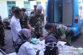 Anggota Kodim dan pegawai sipil tes urine