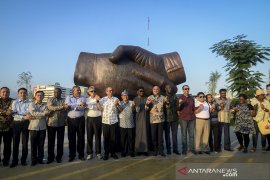 Kunjungan delegasi KAA di Taman Asia Afrika