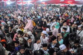 Bantuan laptop dari Menristekdikti diterima KH Ma'ruf Amin