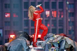 Kylie bersinar di Glastonbury, 14 tahun setelah kanker