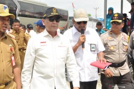 Wiranto temui pengungsi Sigi Page 2 Small